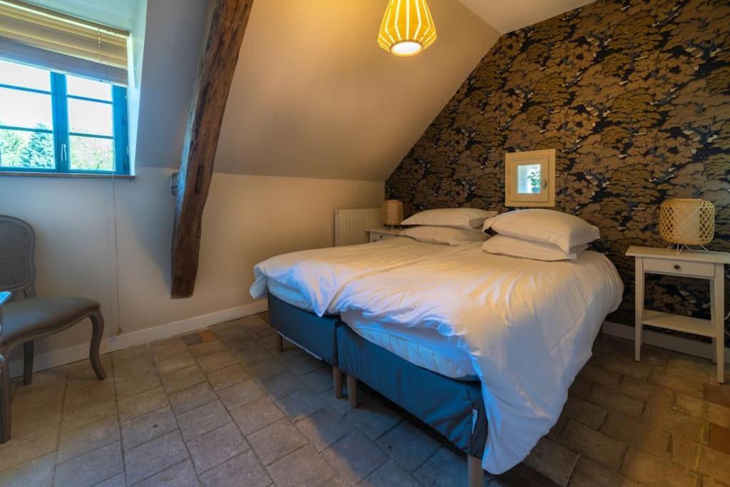 Le Clos Du Tilleul Fabuleuse Propriete 15 A 30 Pers Piscine Au Coeur D'Un Charmant Village Thilouze Exterior photo