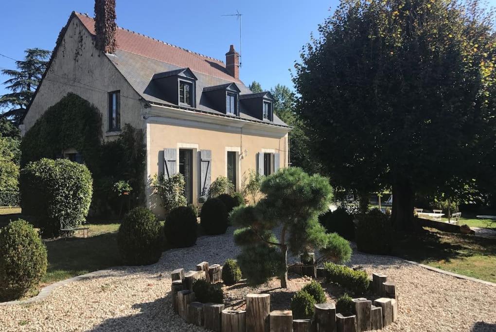 Le Clos Du Tilleul Fabuleuse Propriete 15 A 30 Pers Piscine Au Coeur D'Un Charmant Village Thilouze Exterior photo