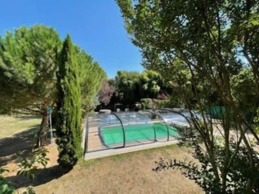 Le Clos Du Tilleul Fabuleuse Propriete 15 A 30 Pers Piscine Au Coeur D'Un Charmant Village Thilouze Exterior photo